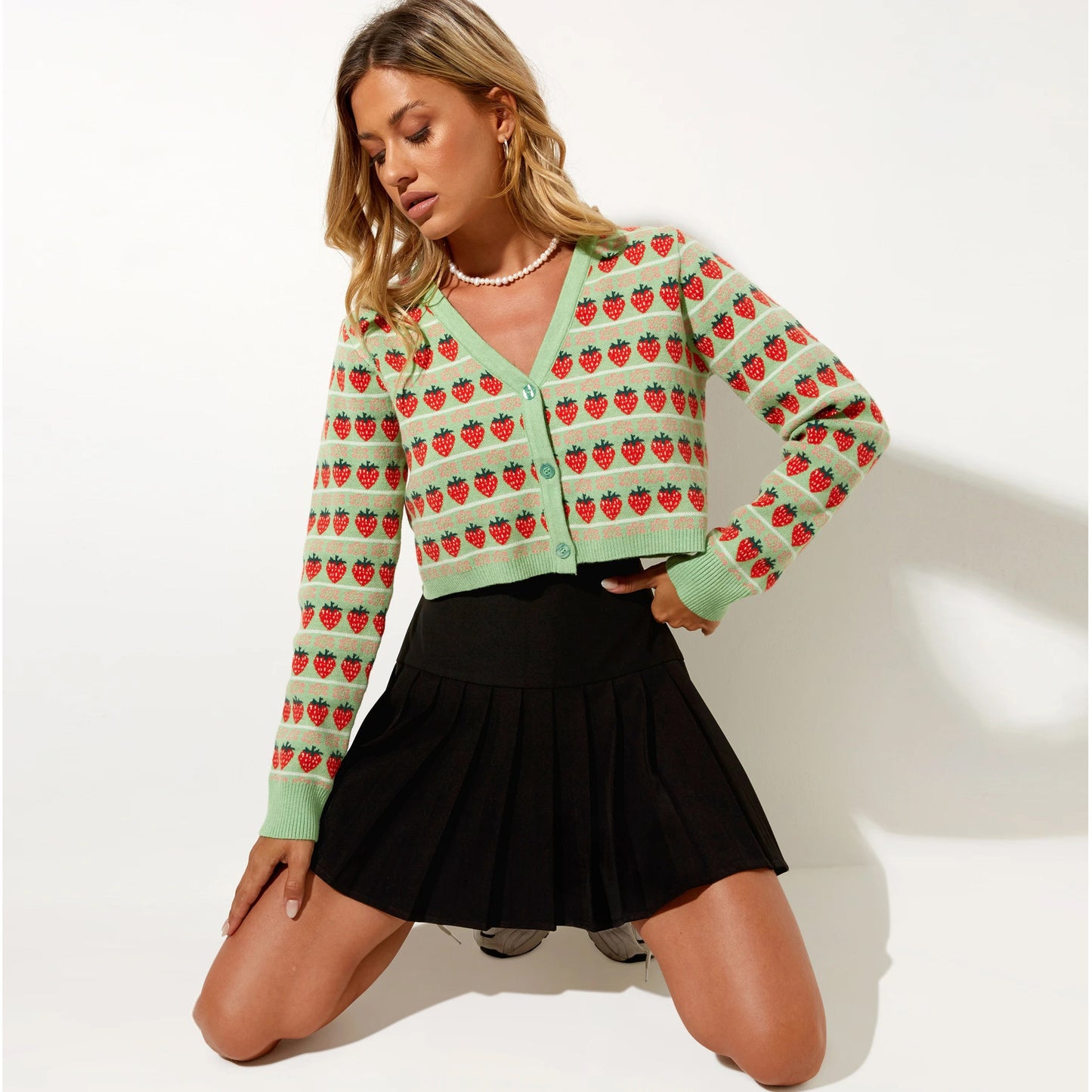 V-neck Short Long-sleeved Knitted Sweater