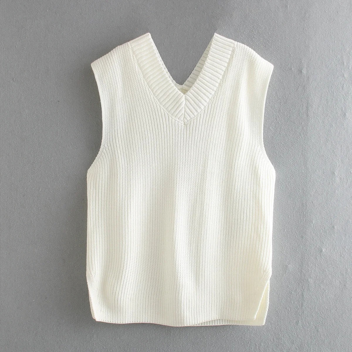 White split V-neck sleeveless knitted vest vest