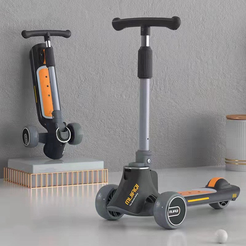 Le scooter trois en un pour enfants peut s'asseoir et glisser