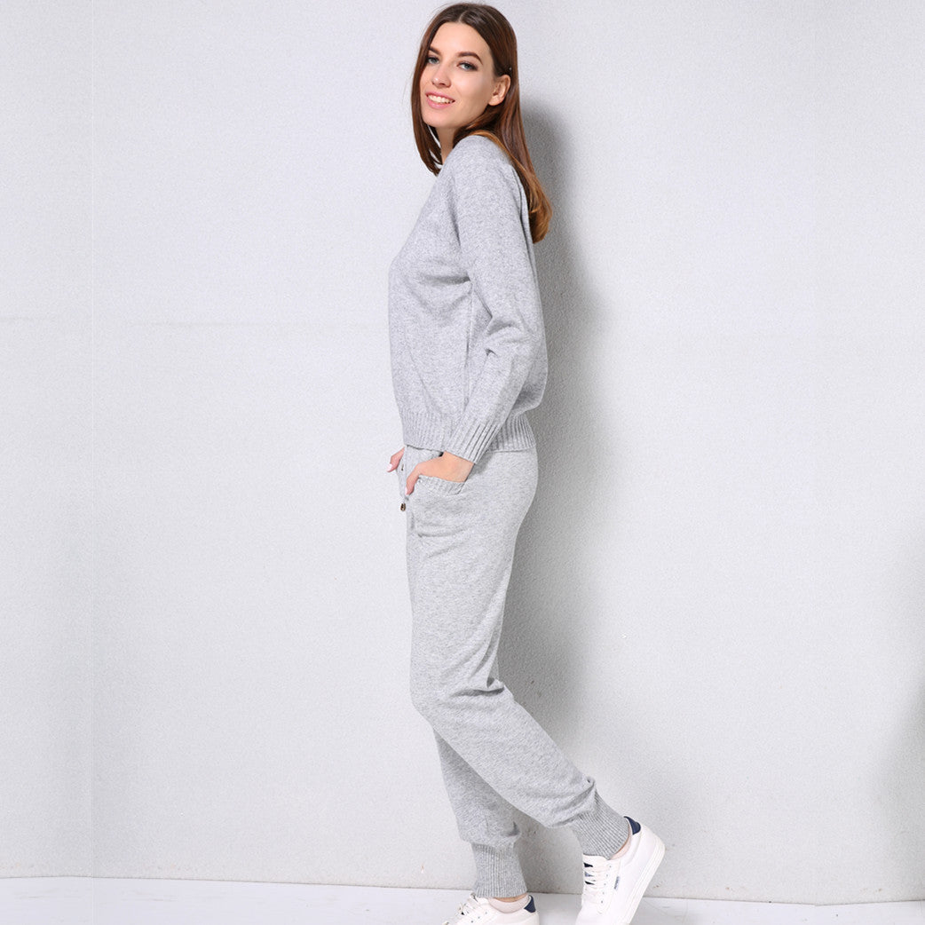 V-neck sweater and pants suit