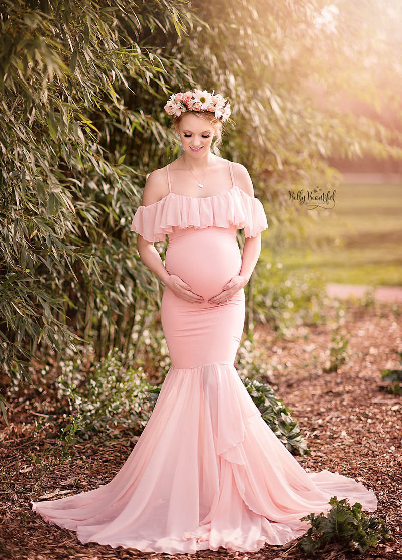 Pregnant woman lace dress