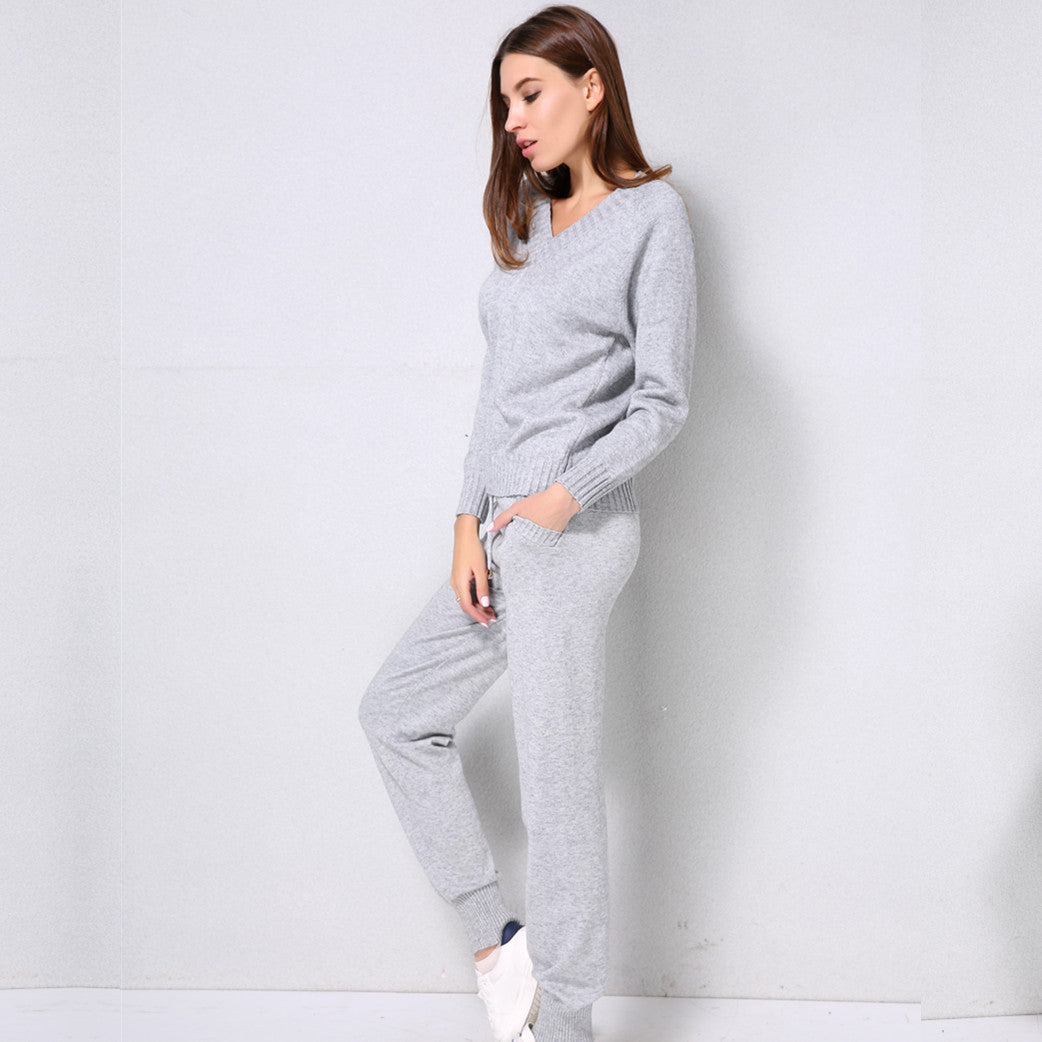 V-neck sweater and pants suit