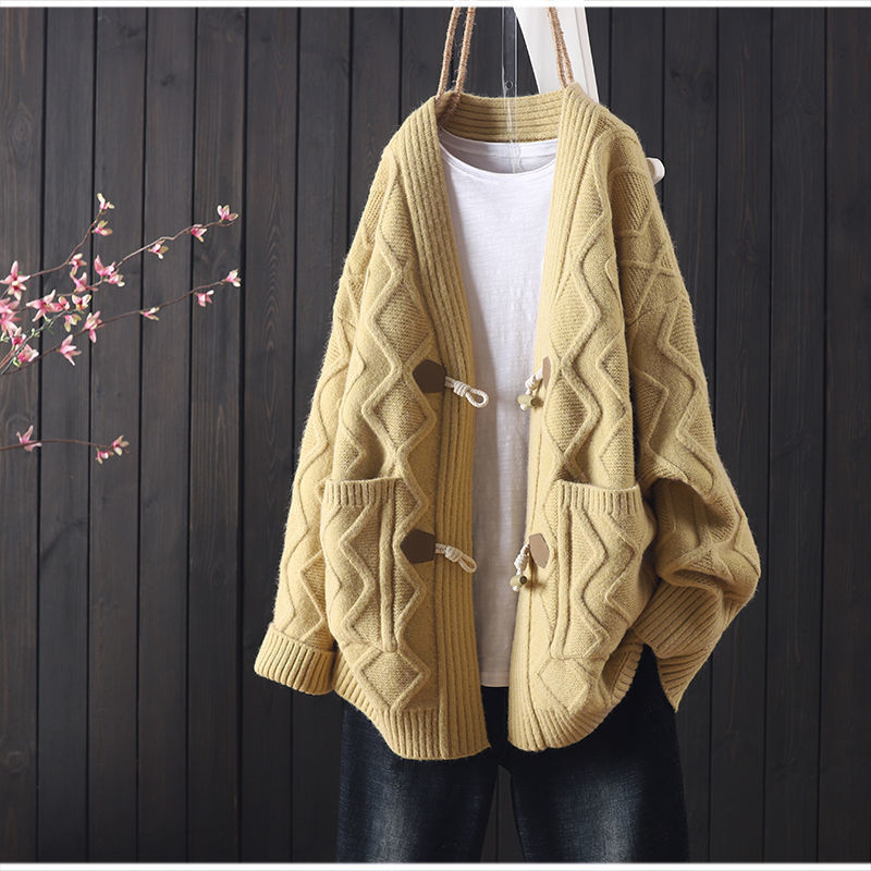 Women Loose Horn Buckle Padded Jacket